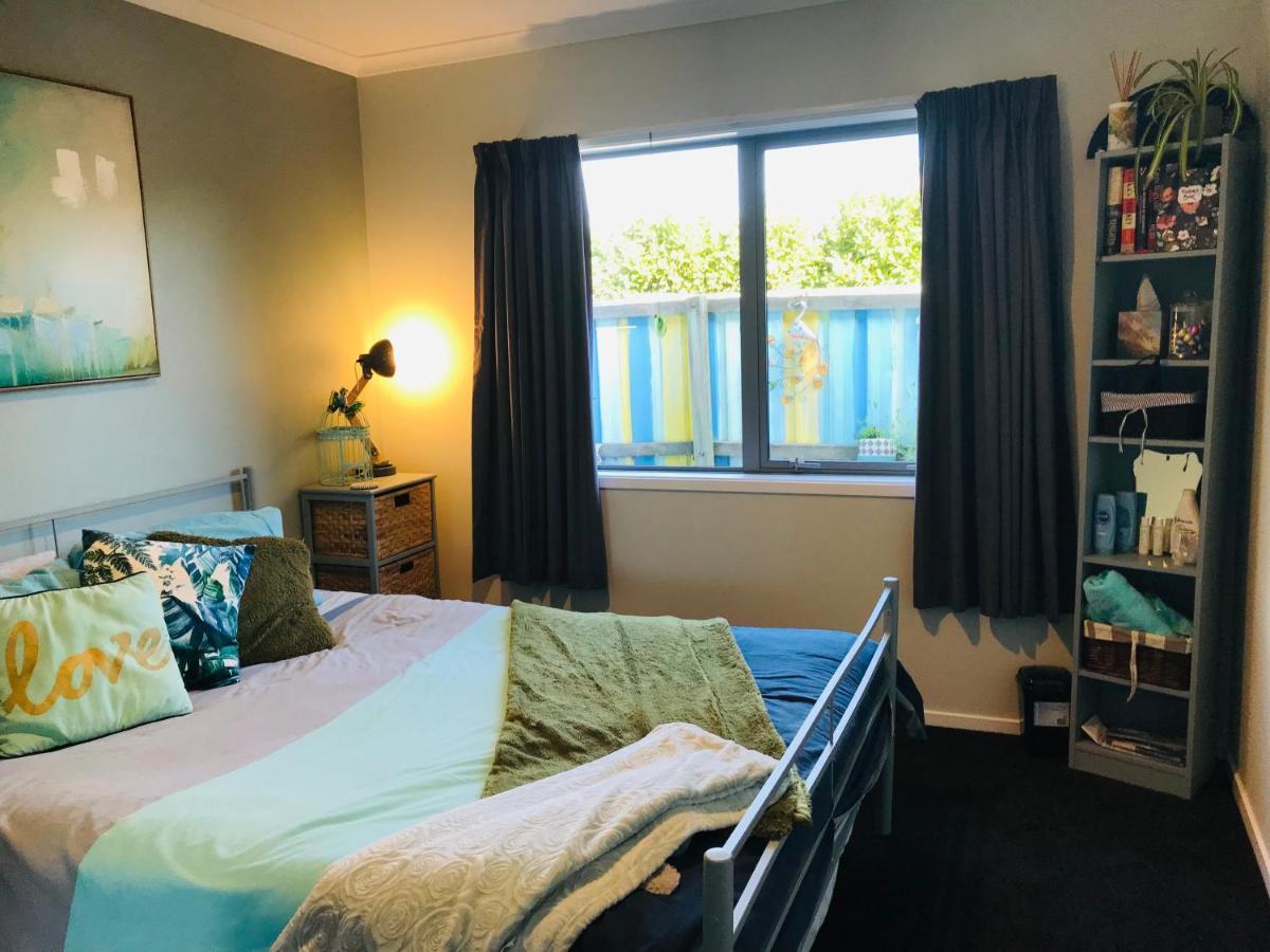 A Little Bit Beachy Modern Guest Room And Private Toilet كريستتشيرش المظهر الخارجي الصورة