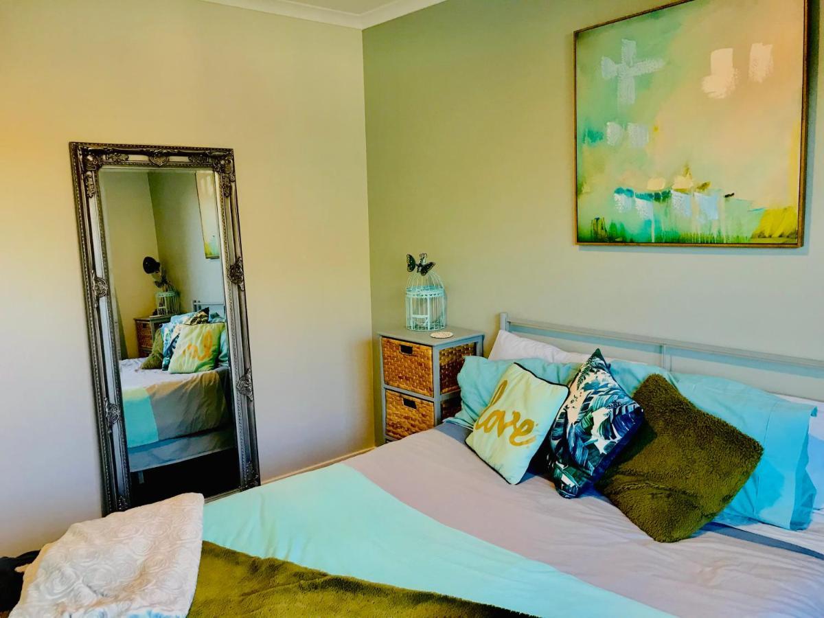 A Little Bit Beachy Modern Guest Room And Private Toilet كريستتشيرش المظهر الخارجي الصورة