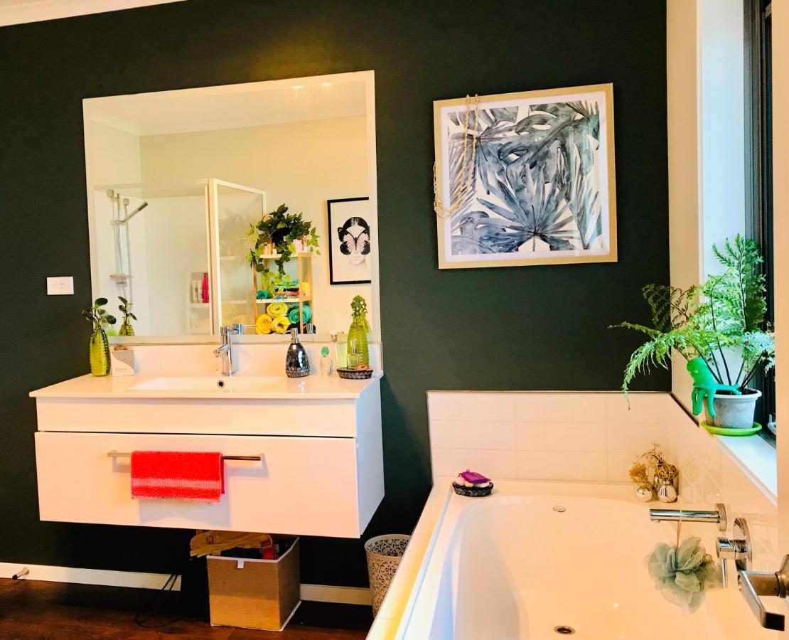 A Little Bit Beachy Modern Guest Room And Private Toilet كريستتشيرش المظهر الخارجي الصورة